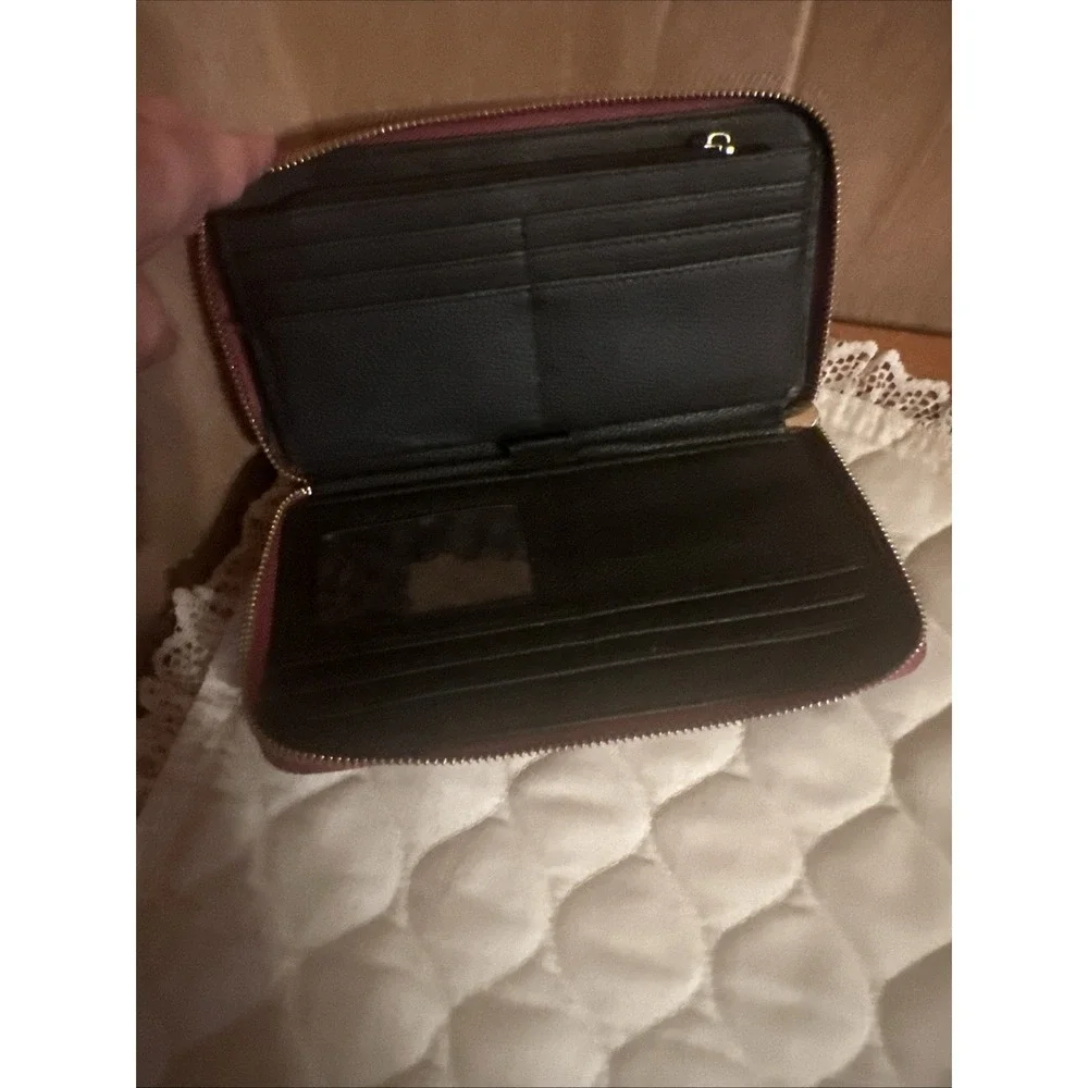 Steve Madden BZIP Around Wallet Pink Fuchsia Saffiano Faux Leather Zip Accordion
